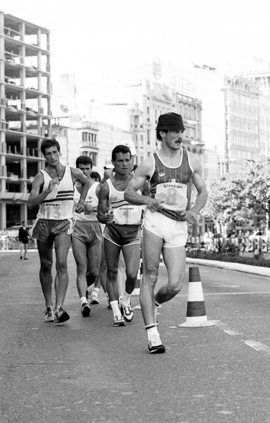 La Corogne 1988, René Piller mène le peloton - w:384, h:600, 158887, JPEG La Corogne 1988, René Piller mène le peloton
