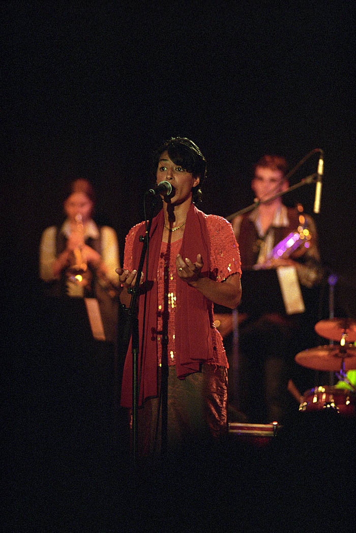 Photo de concert, Nadia Rabhi et le Saalek Orkestra