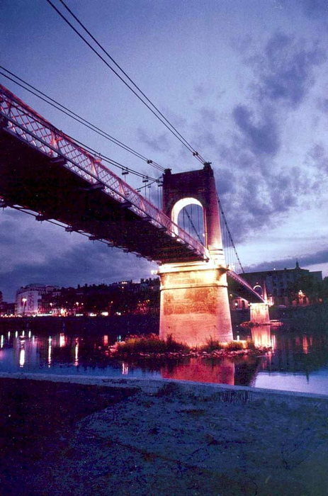 Lyon passerelle du Lycee ampere, objectif 24mm