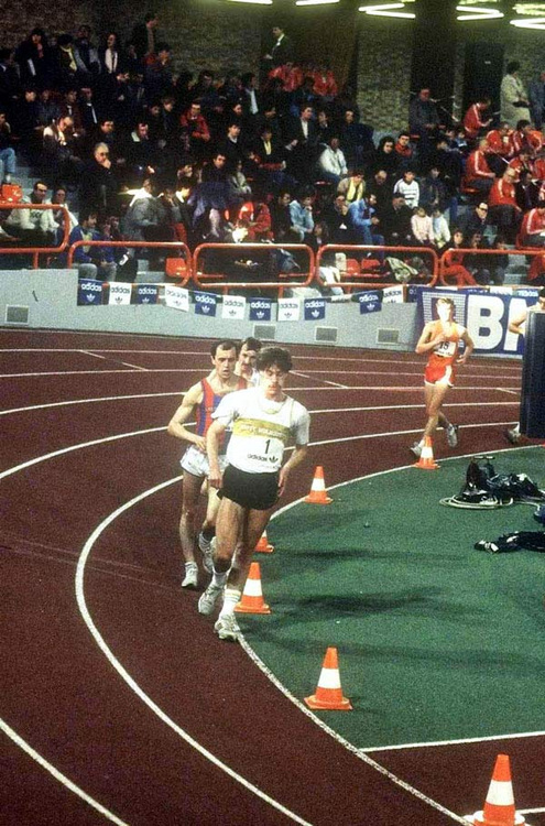 Indoor racewalking, Catherine Chave photograph | w:495, h:750 Indoor racewalking, Catherine Chave photograph